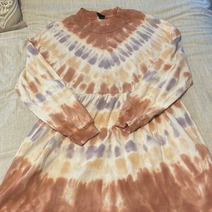 Long sleeve sweatshirt dress tie-dye